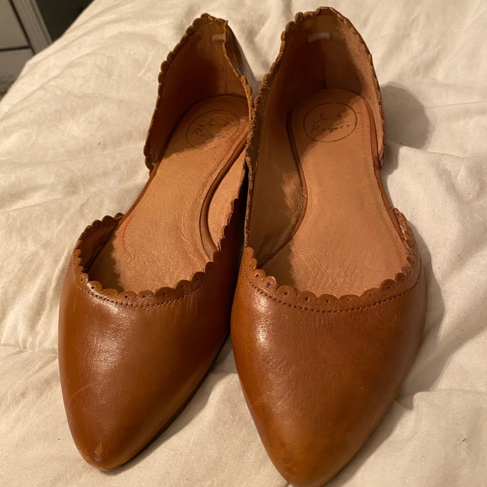 Cute slip on flats Has a embroidered edge they are in good condition.